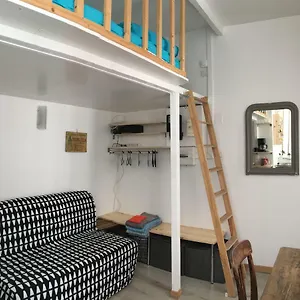 Maisonnette Sur Cour Appartement Parijs